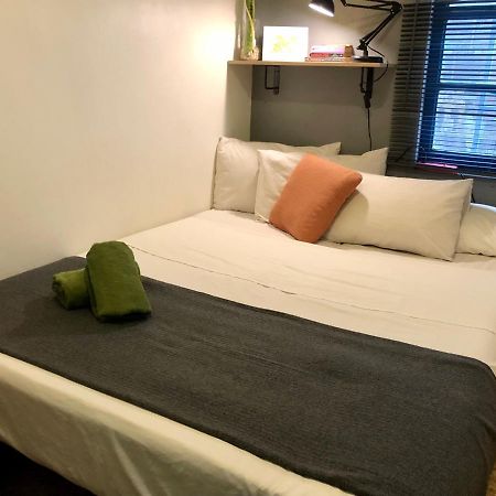 Miku Guesthouse Бангкок Экстерьер фото