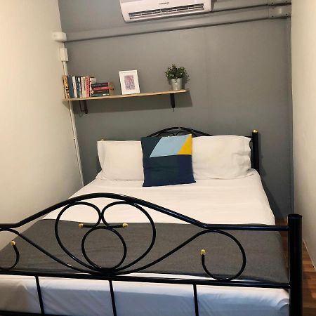 Miku Guesthouse Бангкок Экстерьер фото