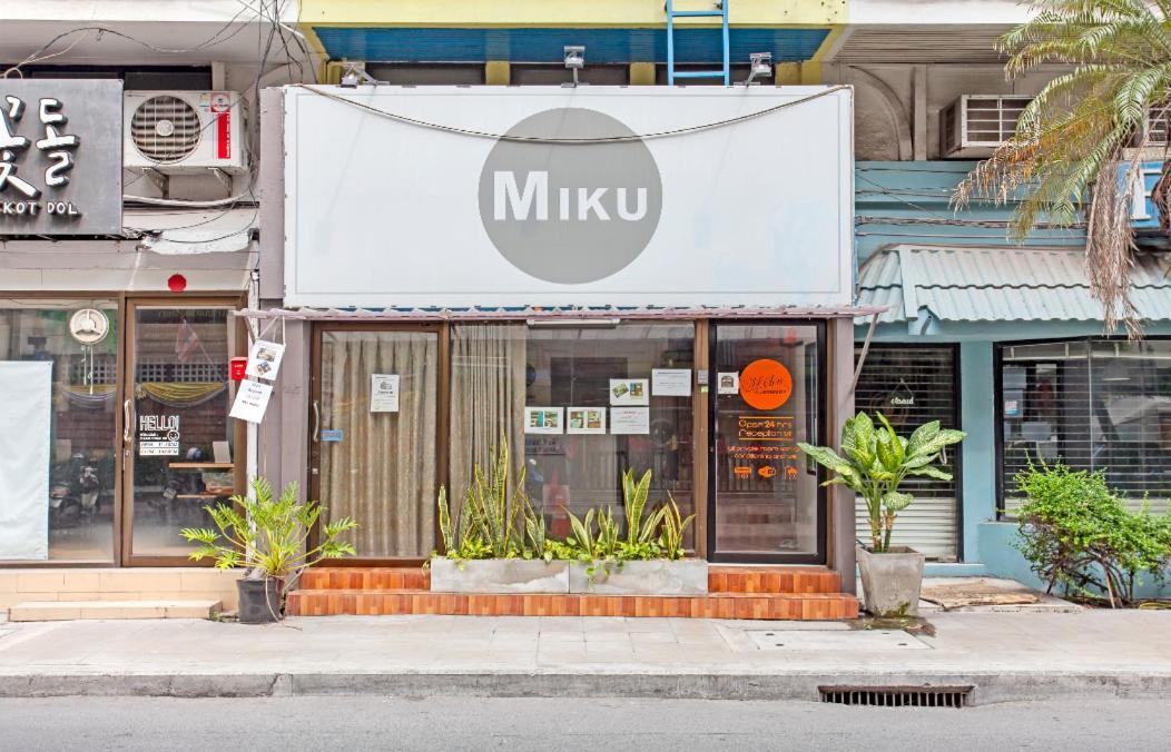 Miku Guesthouse Бангкок Экстерьер фото