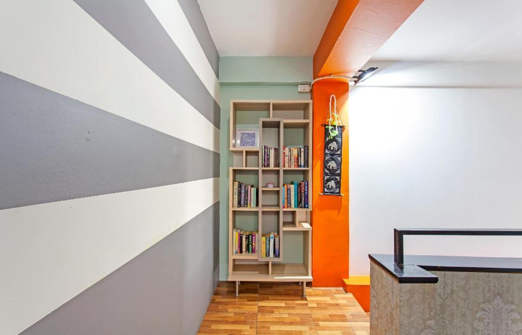 Miku Guesthouse Бангкок Экстерьер фото