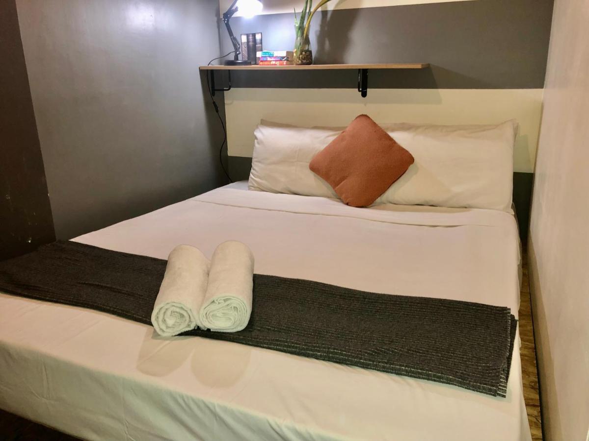 Miku Guesthouse Бангкок Экстерьер фото