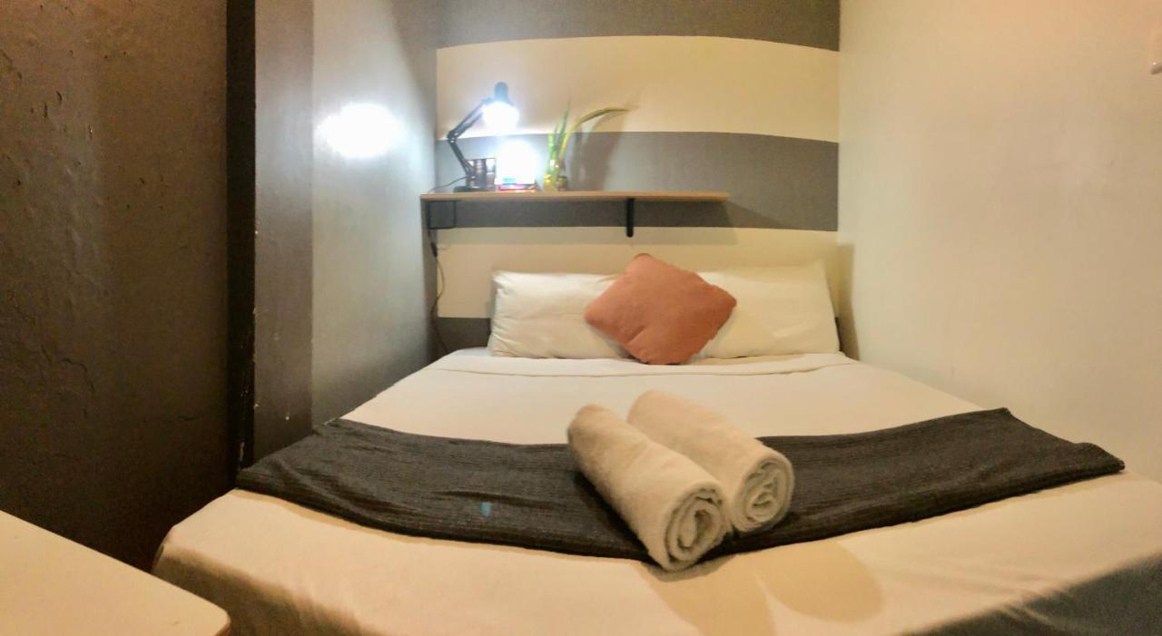 Miku Guesthouse Бангкок Экстерьер фото