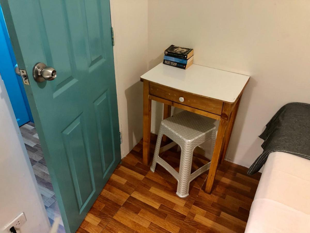 Miku Guesthouse Бангкок Экстерьер фото