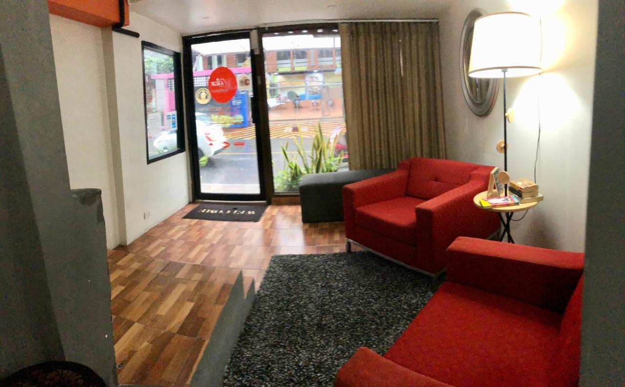 Miku Guesthouse Бангкок Экстерьер фото