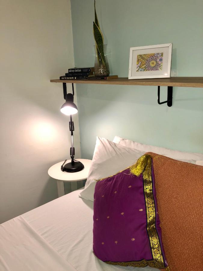 Miku Guesthouse Бангкок Экстерьер фото