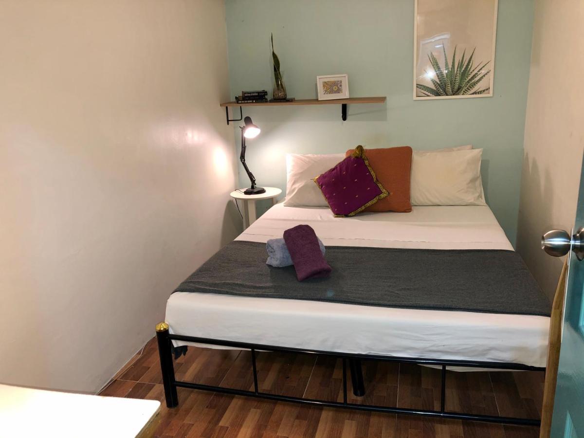 Miku Guesthouse Бангкок Экстерьер фото