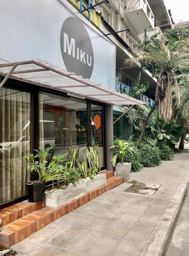 Miku Guesthouse Бангкок Экстерьер фото