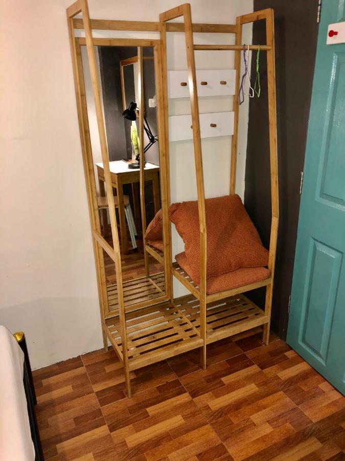 Miku Guesthouse Бангкок Экстерьер фото