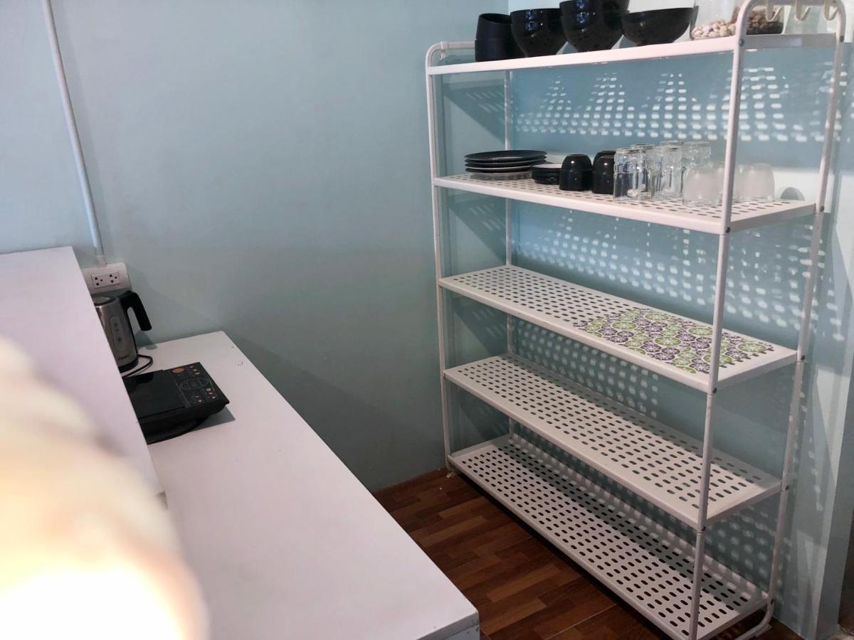 Miku Guesthouse Бангкок Экстерьер фото