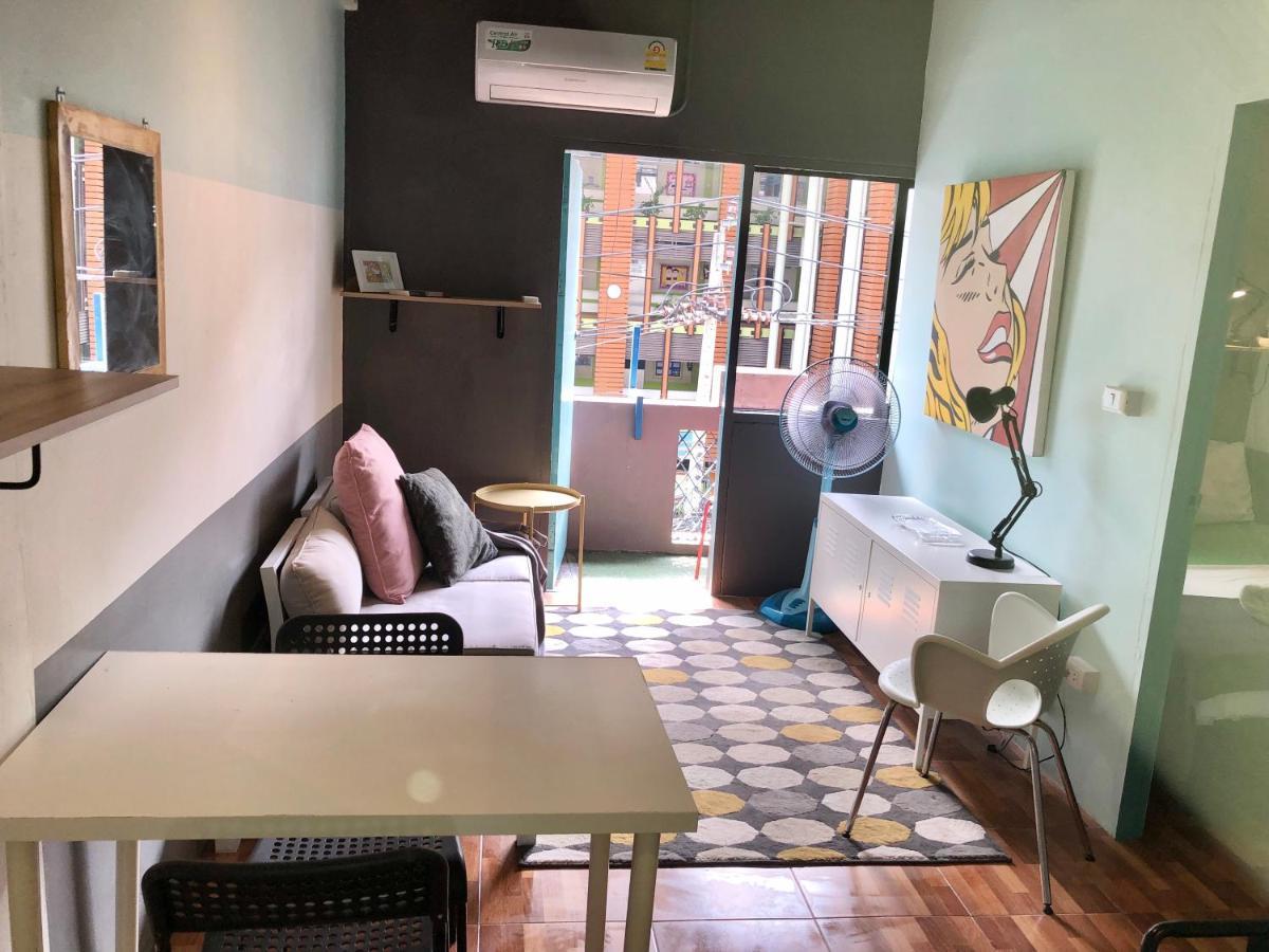 Miku Guesthouse Бангкок Экстерьер фото