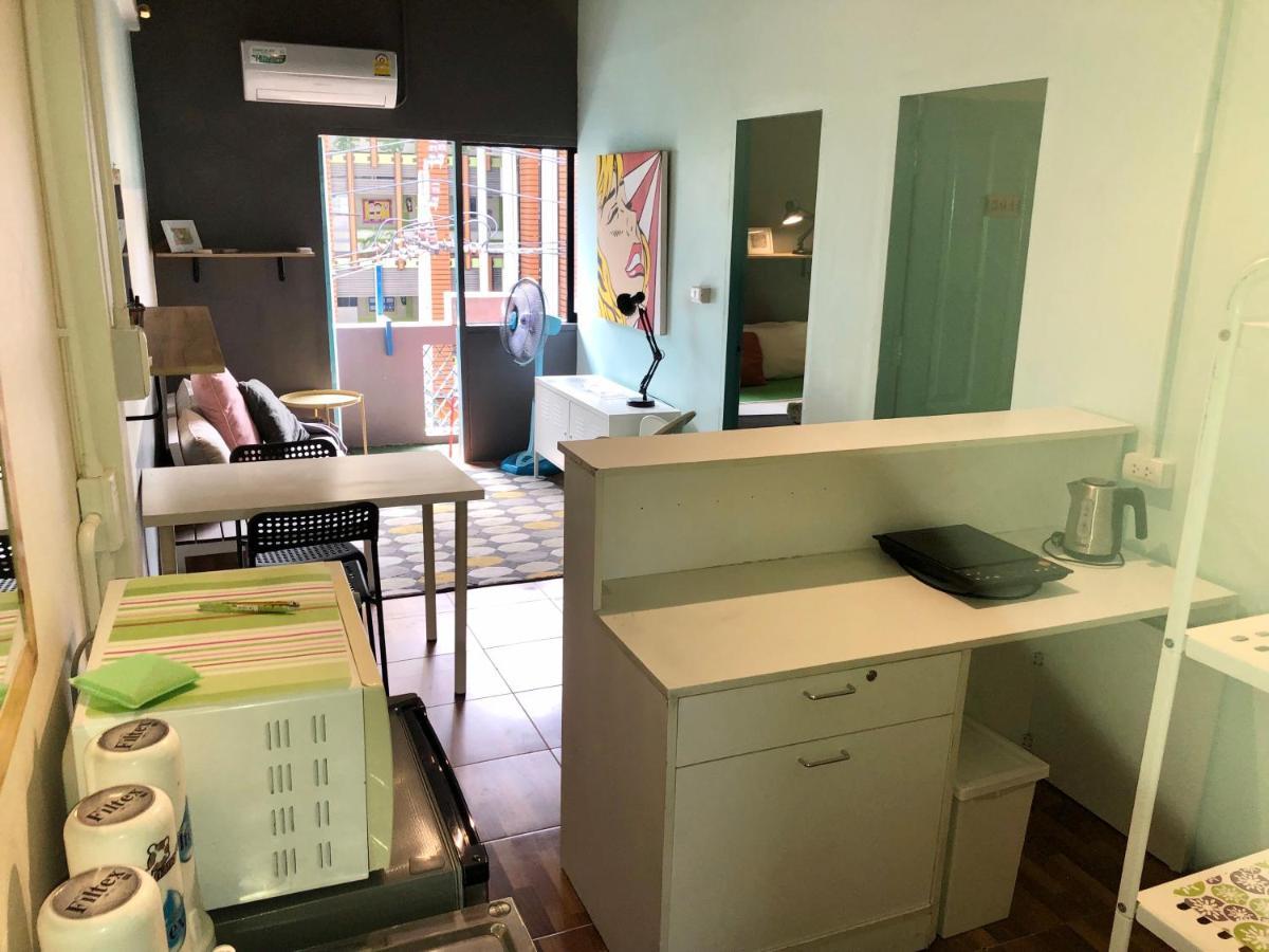 Miku Guesthouse Бангкок Экстерьер фото