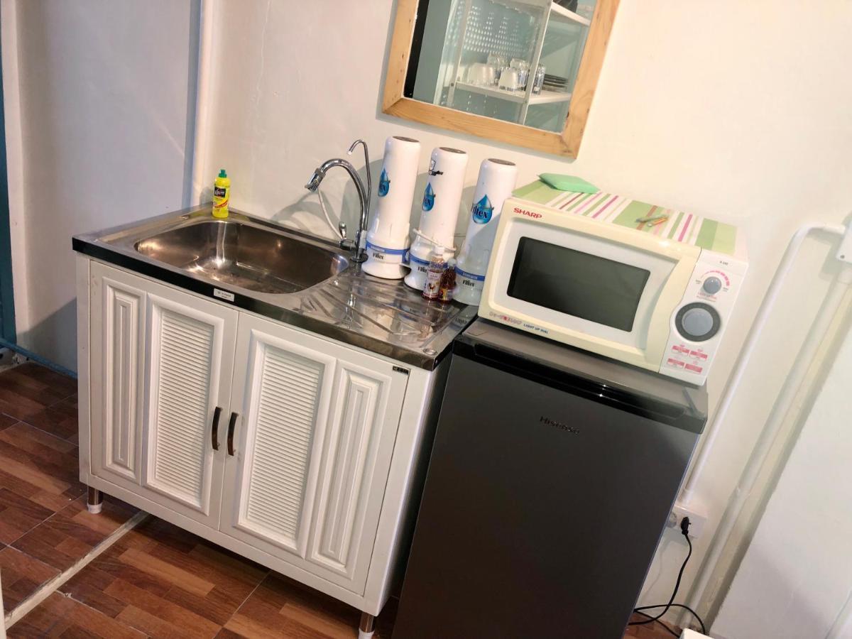 Miku Guesthouse Бангкок Экстерьер фото