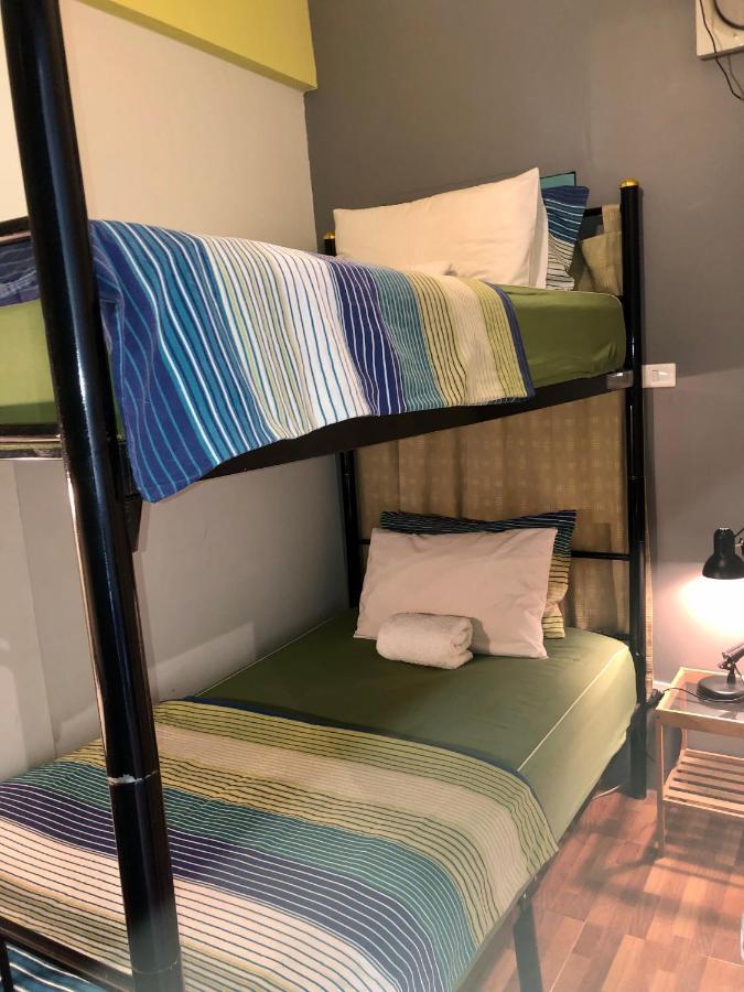 Miku Guesthouse Бангкок Экстерьер фото