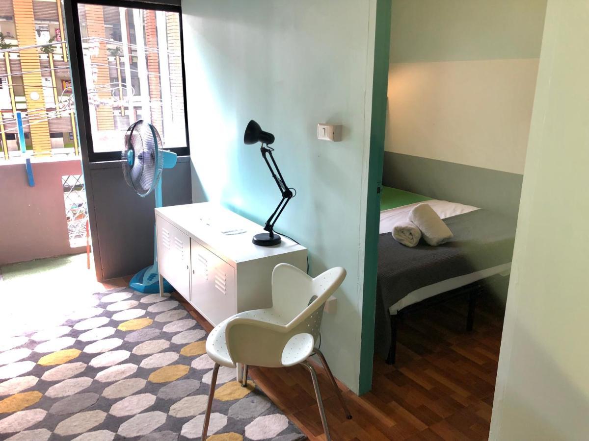 Miku Guesthouse Бангкок Экстерьер фото