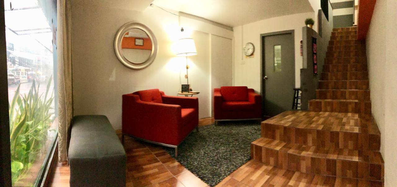 Miku Guesthouse Бангкок Экстерьер фото