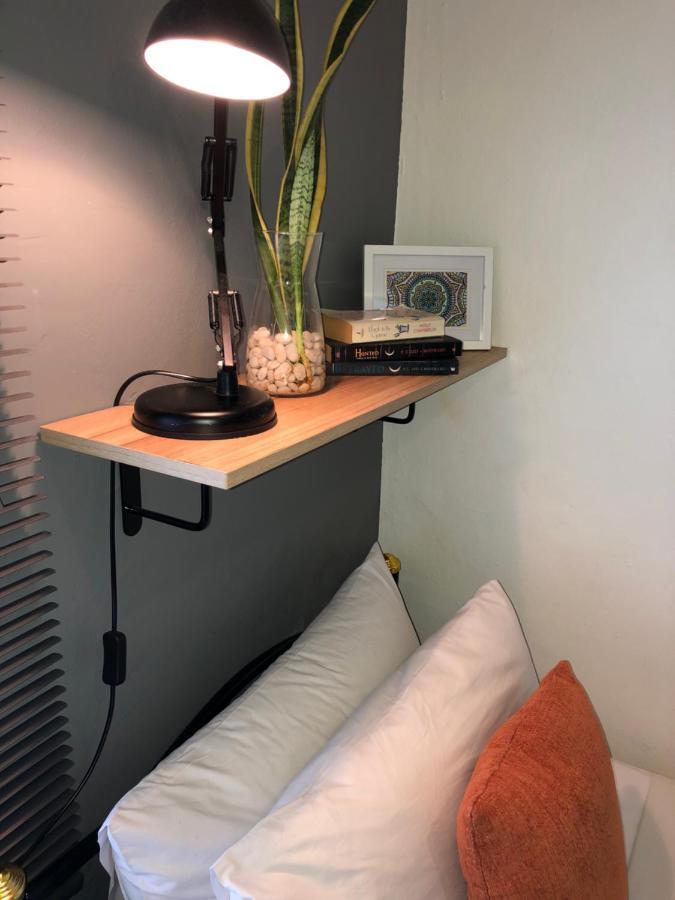 Miku Guesthouse Бангкок Экстерьер фото