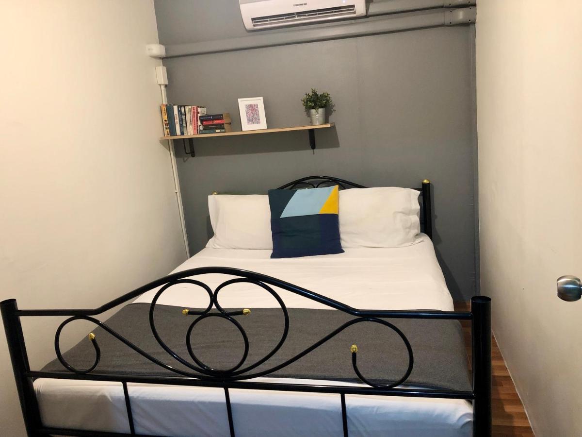 Miku Guesthouse Бангкок Экстерьер фото