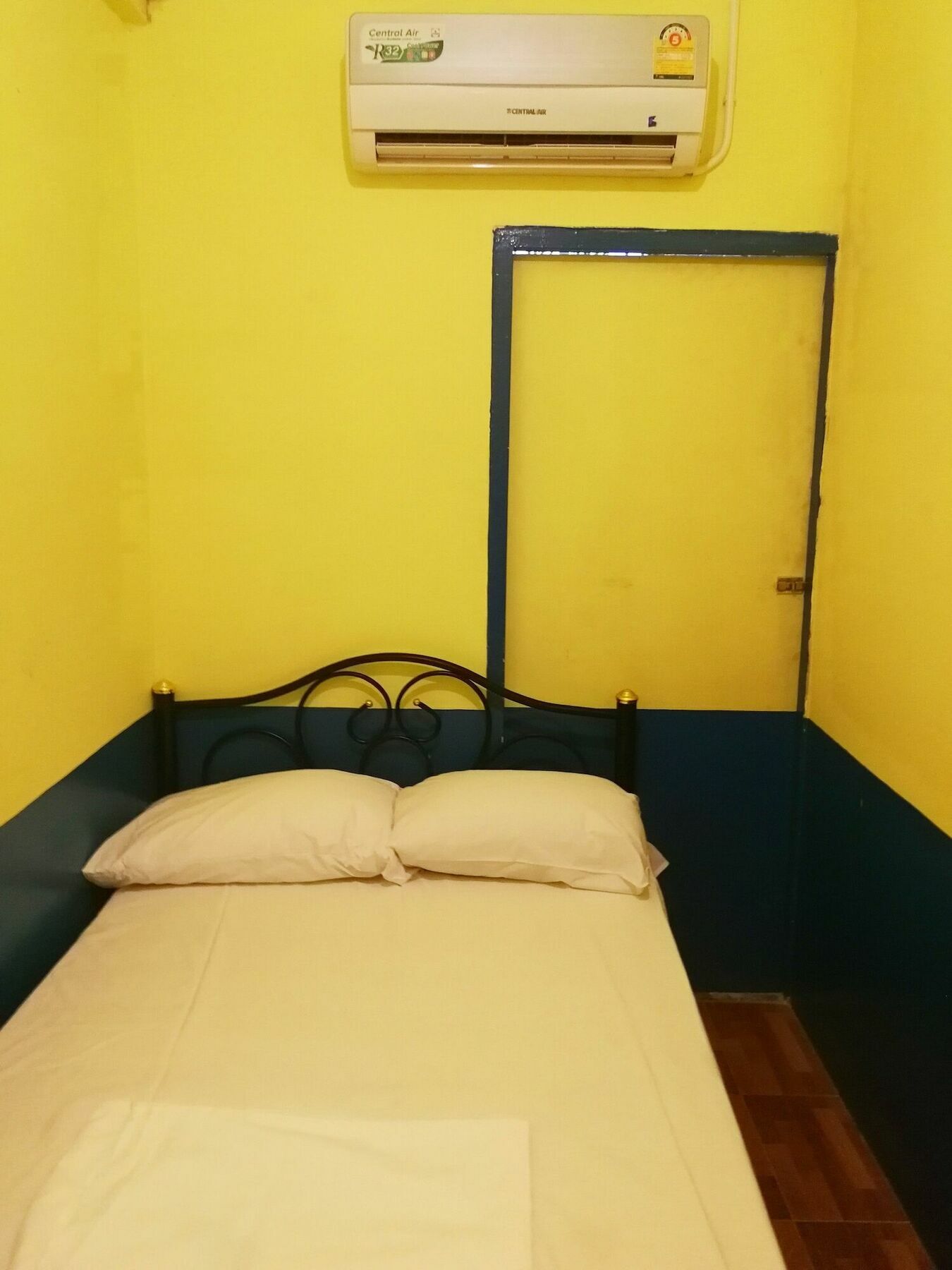 Miku Guesthouse Бангкок Экстерьер фото