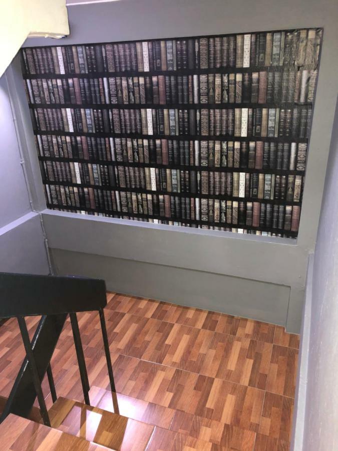 Miku Guesthouse Бангкок Экстерьер фото