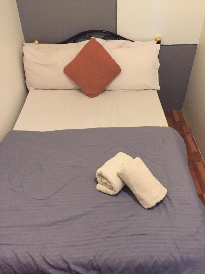 Miku Guesthouse Бангкок Экстерьер фото